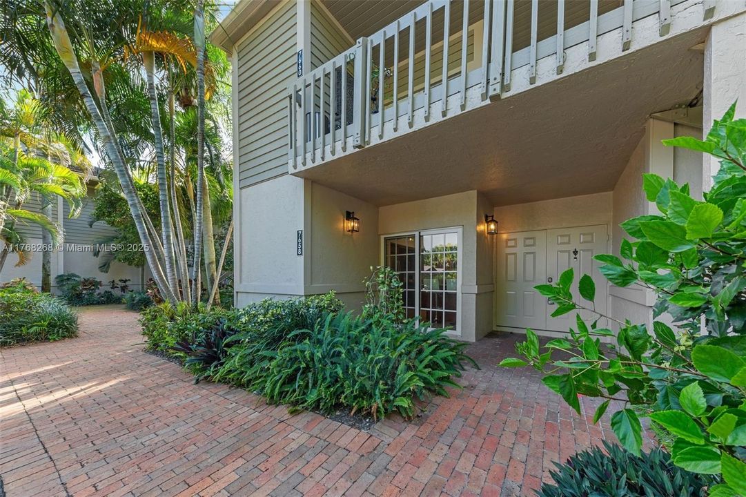 Vendido Recientemente: $360,000 (2 camas, 2 baños, 1536 Pies cuadrados)