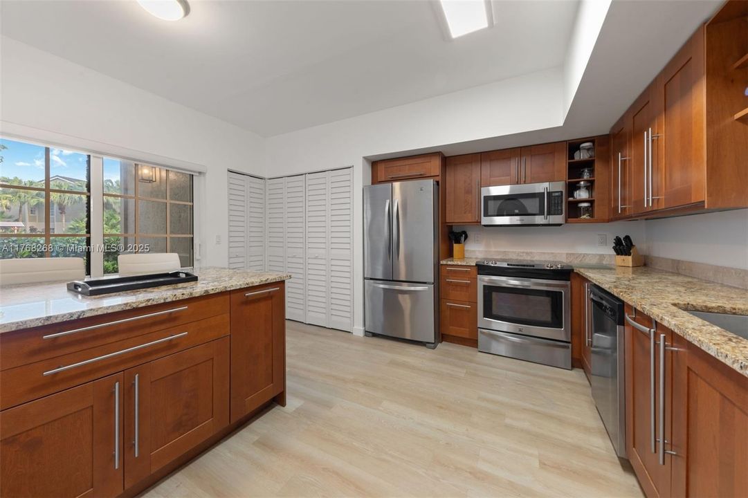 Vendido Recientemente: $360,000 (2 camas, 2 baños, 1536 Pies cuadrados)