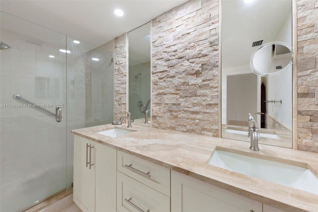 Vendido Recientemente: $360,000 (2 camas, 2 baños, 1536 Pies cuadrados)