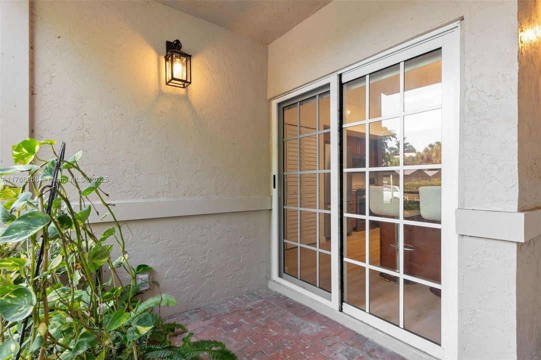 Vendido Recientemente: $360,000 (2 camas, 2 baños, 1536 Pies cuadrados)