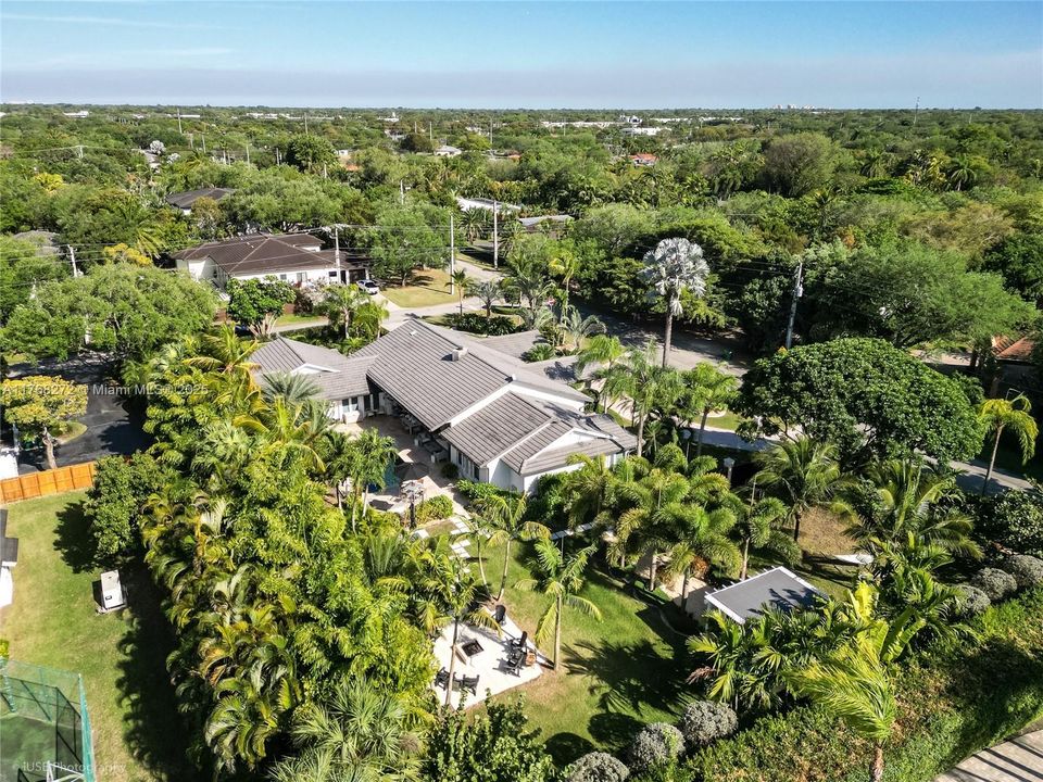 Recently Sold: $3,449,999 (5 beds, 4 baths, 4017 Square Feet)