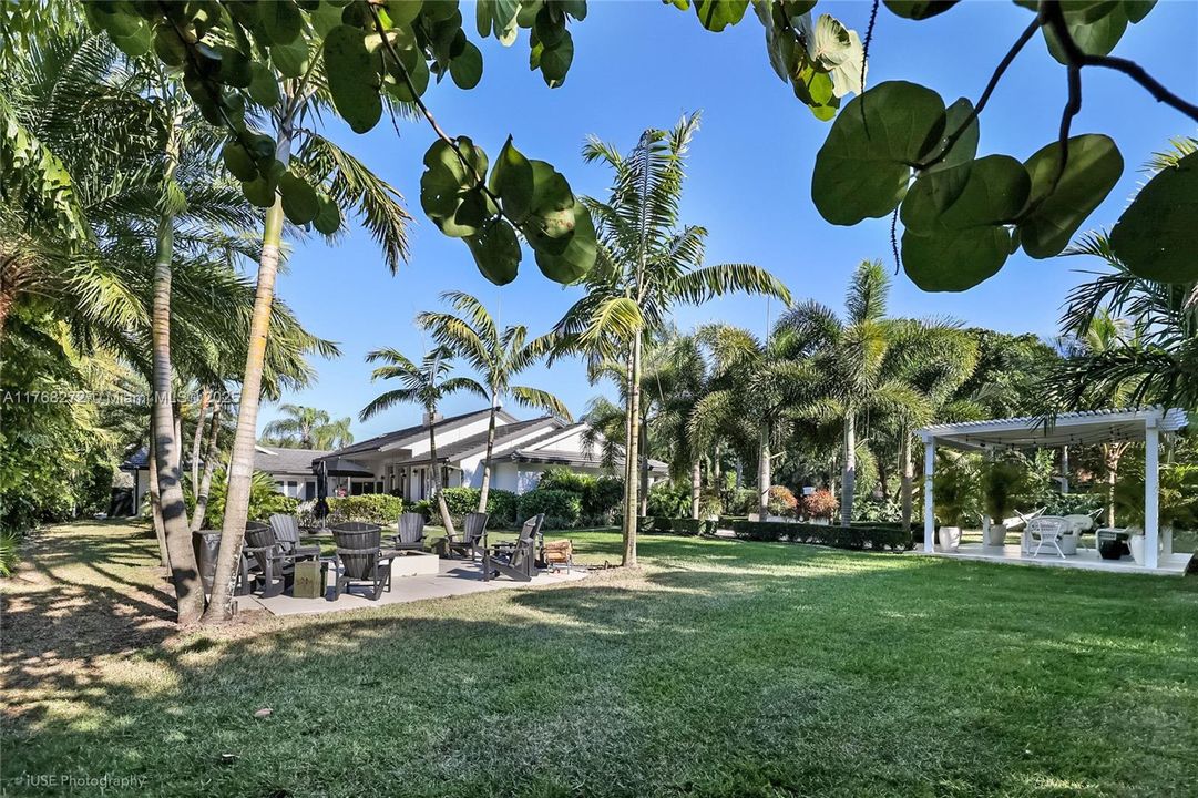 Recently Sold: $3,449,999 (5 beds, 4 baths, 4017 Square Feet)