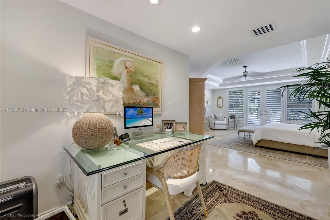 Recently Sold: $3,449,999 (5 beds, 4 baths, 4017 Square Feet)