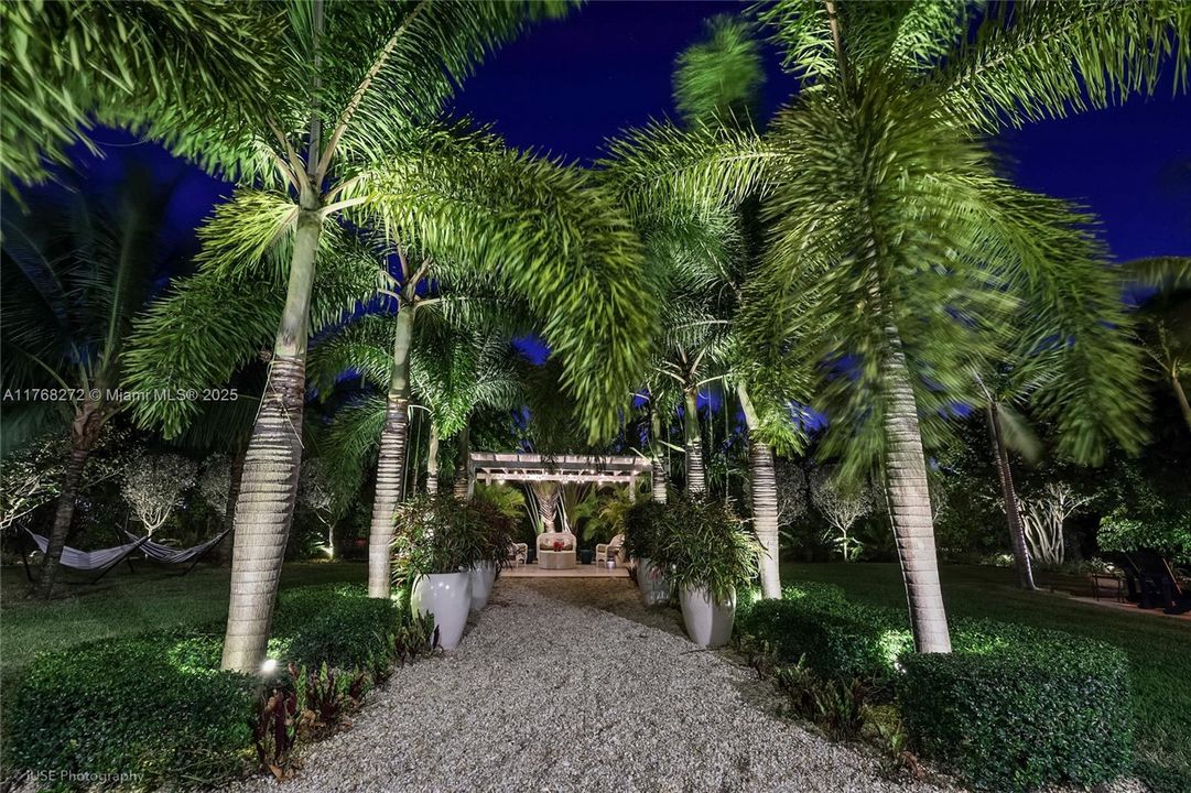 Recently Sold: $3,449,999 (5 beds, 4 baths, 4017 Square Feet)