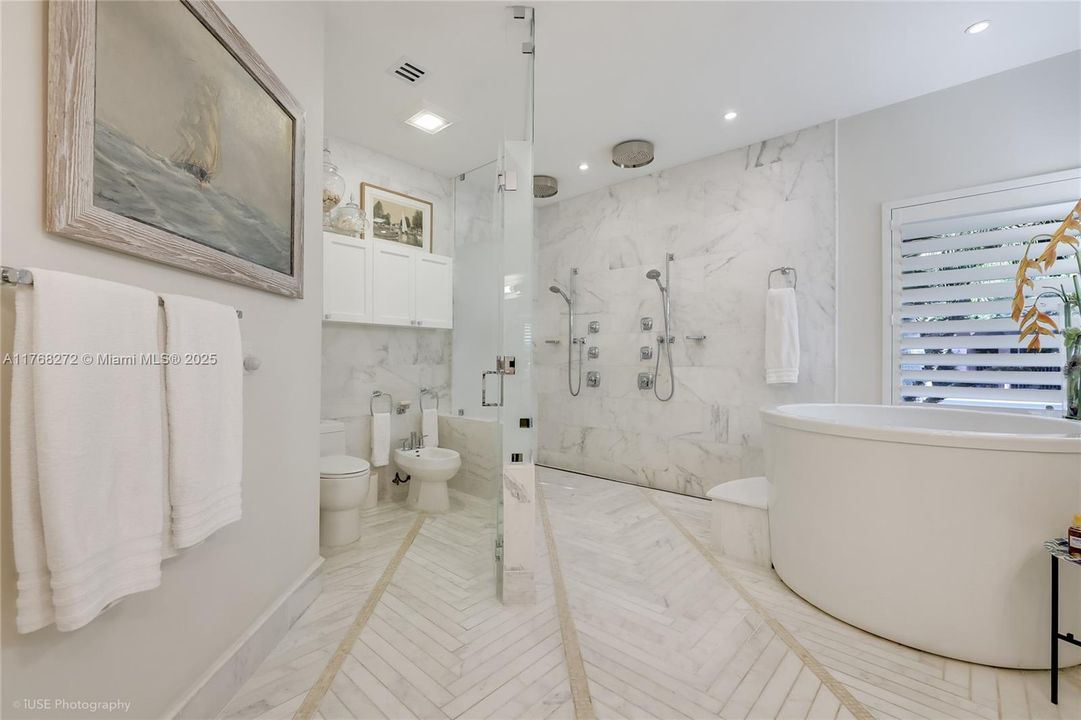 Recently Sold: $3,449,999 (5 beds, 4 baths, 4017 Square Feet)