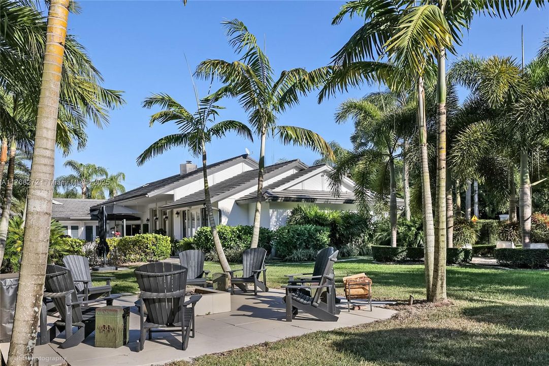 Recently Sold: $3,449,999 (5 beds, 4 baths, 4017 Square Feet)