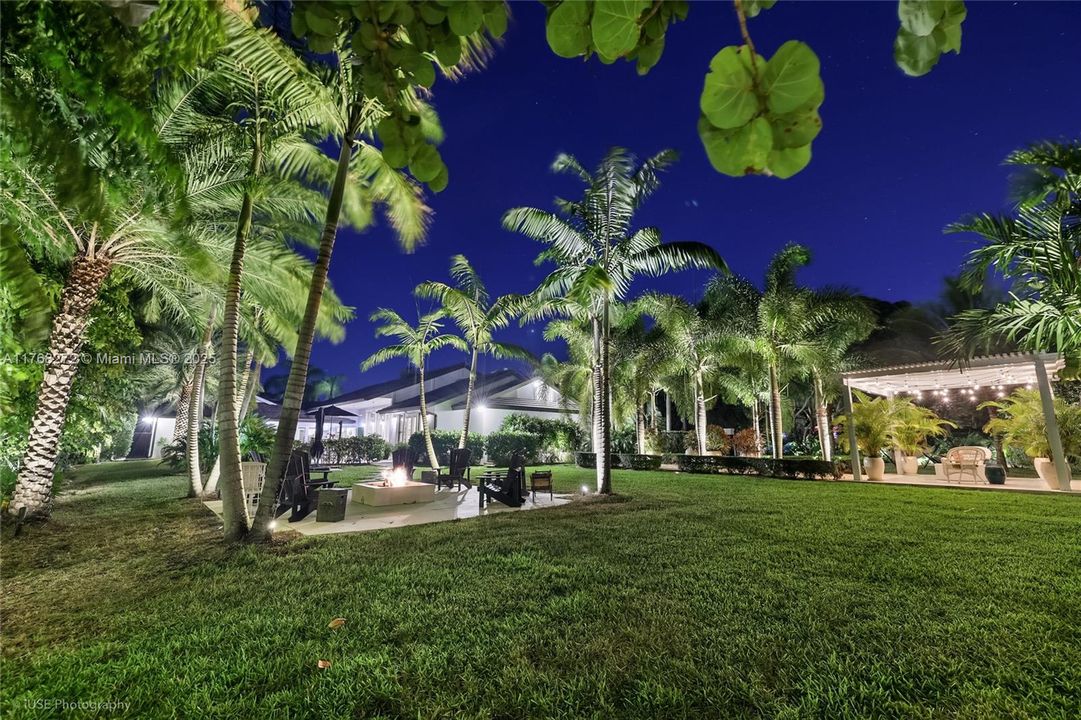 Recently Sold: $3,449,999 (5 beds, 4 baths, 4017 Square Feet)