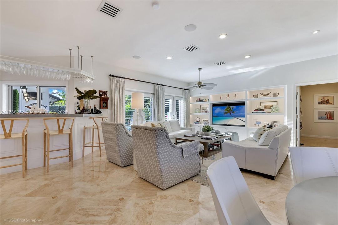 Recently Sold: $3,449,999 (5 beds, 4 baths, 4017 Square Feet)