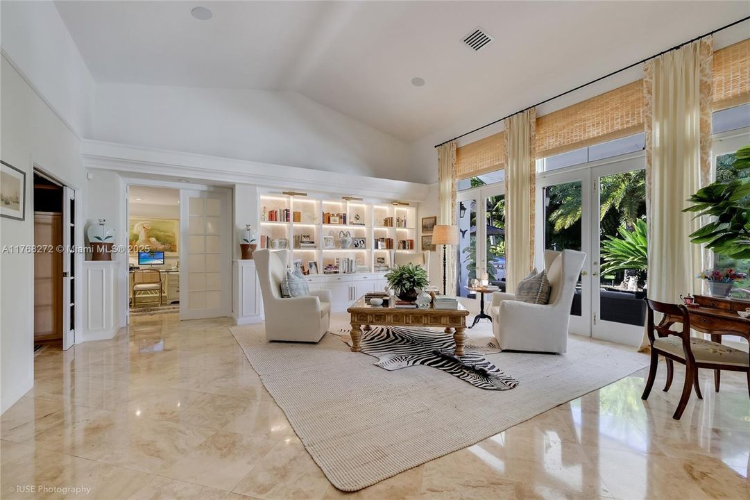 Recently Sold: $3,449,999 (5 beds, 4 baths, 4017 Square Feet)