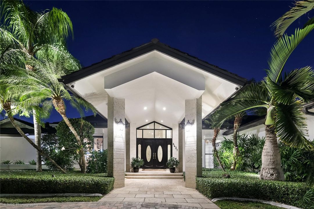 Recently Sold: $3,449,999 (5 beds, 4 baths, 4017 Square Feet)