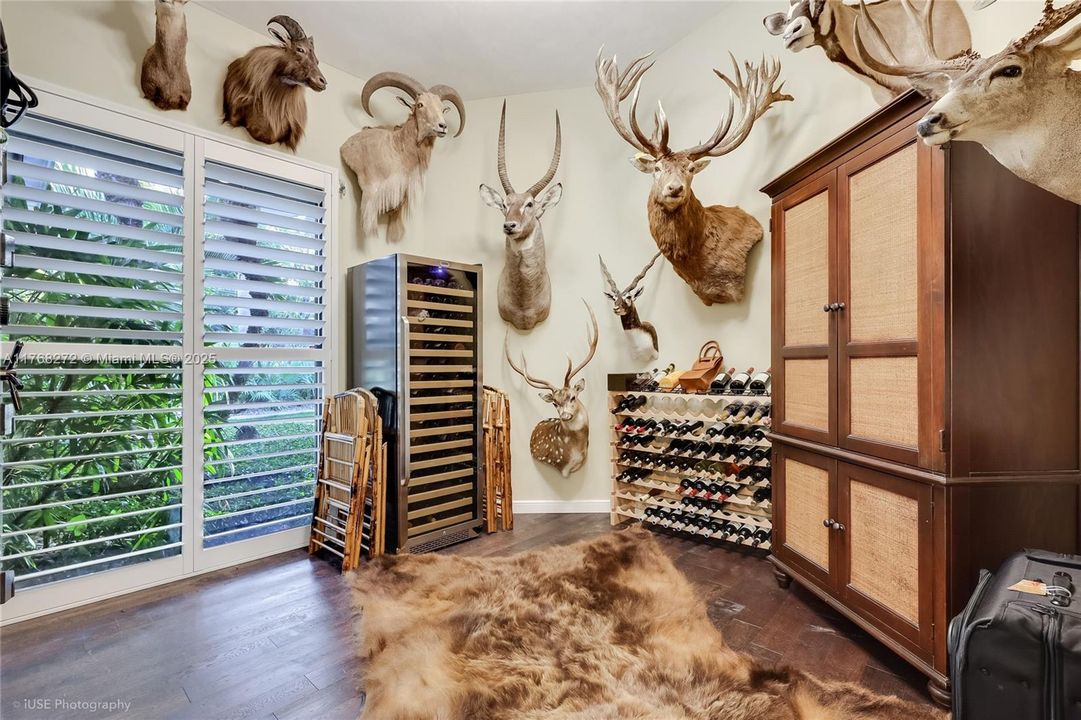 Recently Sold: $3,449,999 (5 beds, 4 baths, 4017 Square Feet)