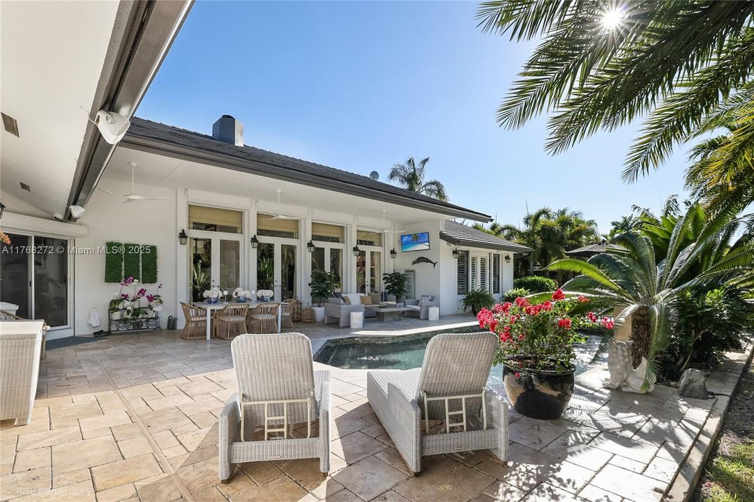 Recently Sold: $3,449,999 (5 beds, 4 baths, 4017 Square Feet)