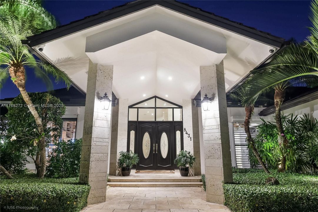 Recently Sold: $3,449,999 (5 beds, 4 baths, 4017 Square Feet)