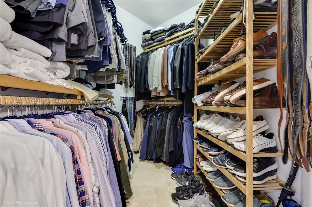 Recently Sold: $3,449,999 (5 beds, 4 baths, 4017 Square Feet)