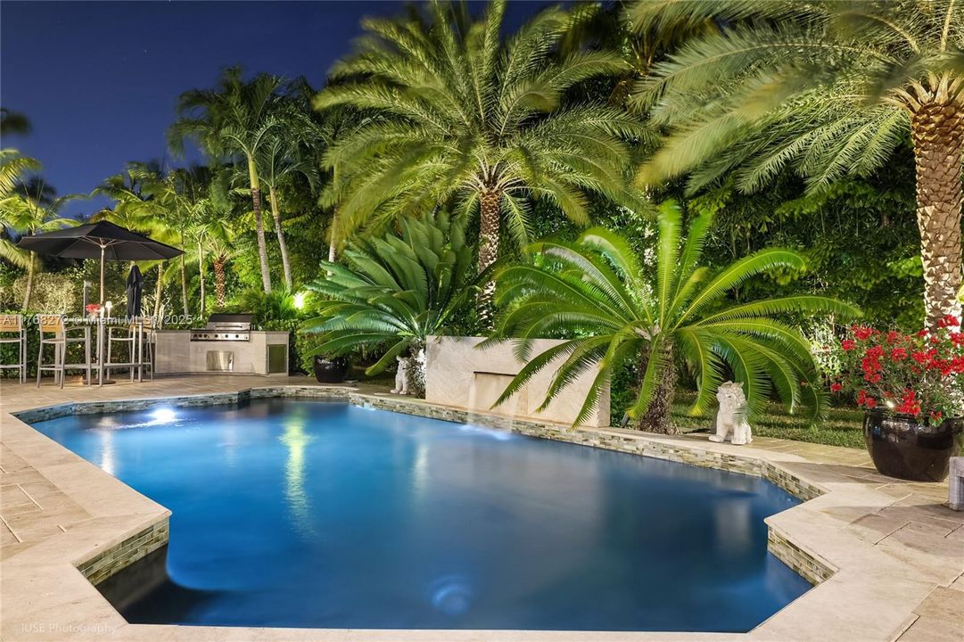 Recently Sold: $3,449,999 (5 beds, 4 baths, 4017 Square Feet)