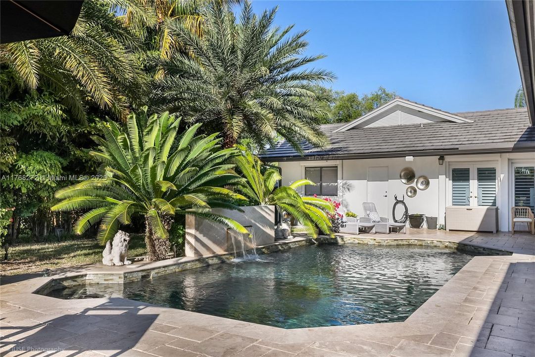 Recently Sold: $3,449,999 (5 beds, 4 baths, 4017 Square Feet)