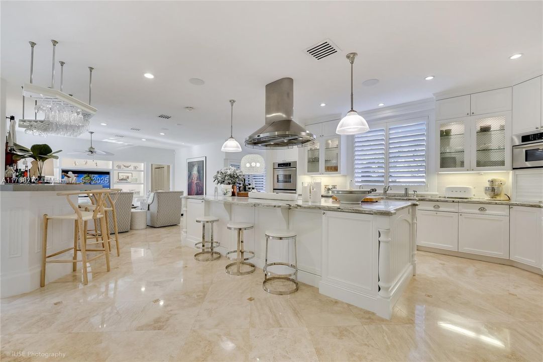 Recently Sold: $3,449,999 (5 beds, 4 baths, 4017 Square Feet)