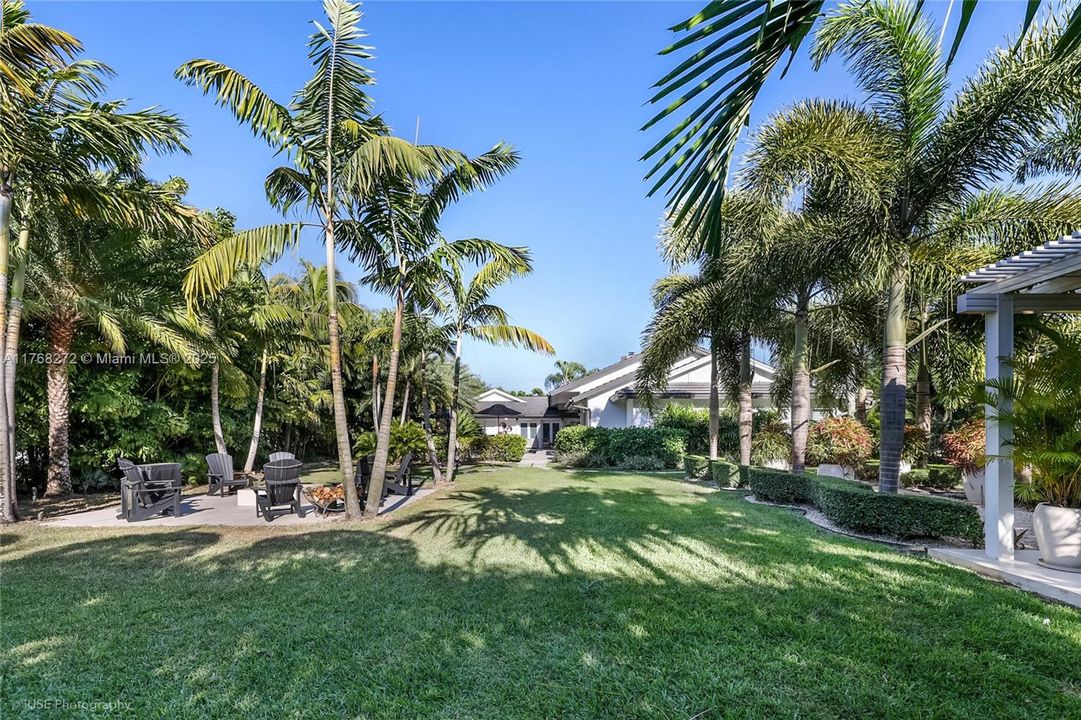 Recently Sold: $3,449,999 (5 beds, 4 baths, 4017 Square Feet)