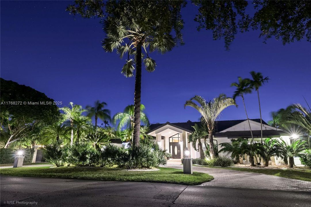 Recently Sold: $3,449,999 (5 beds, 4 baths, 4017 Square Feet)