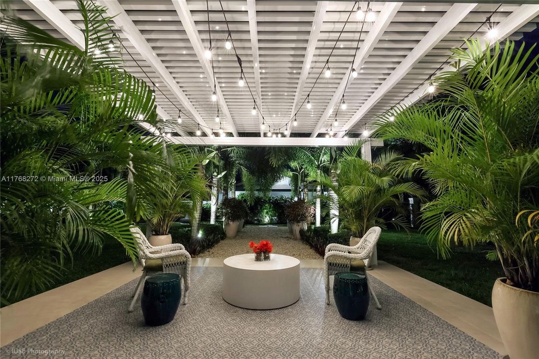 Recently Sold: $3,449,999 (5 beds, 4 baths, 4017 Square Feet)