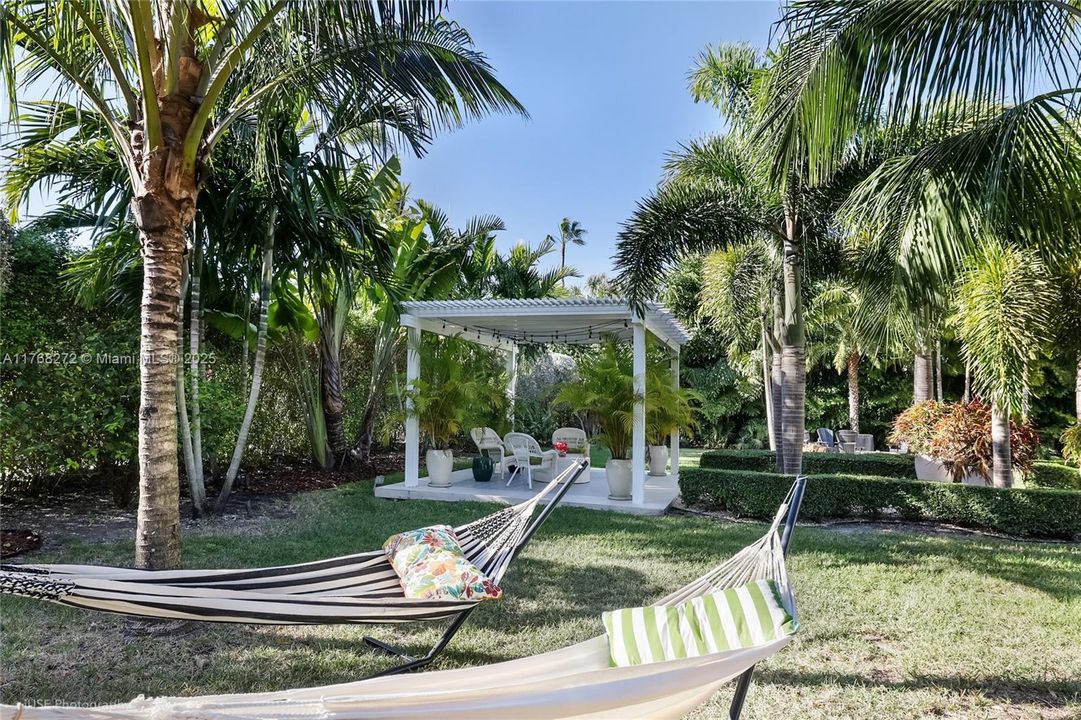 Recently Sold: $3,449,999 (5 beds, 4 baths, 4017 Square Feet)