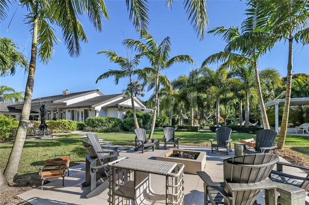 Recently Sold: $3,449,999 (5 beds, 4 baths, 4017 Square Feet)