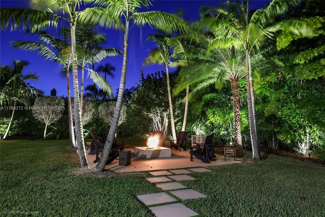 Recently Sold: $3,449,999 (5 beds, 4 baths, 4017 Square Feet)