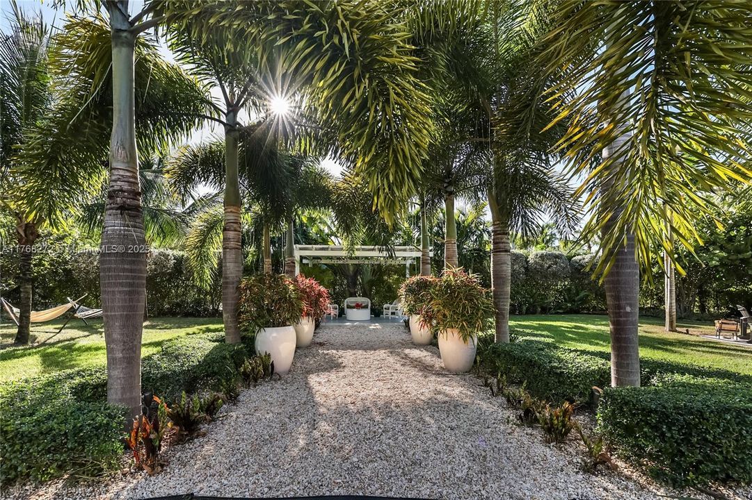 Recently Sold: $3,449,999 (5 beds, 4 baths, 4017 Square Feet)