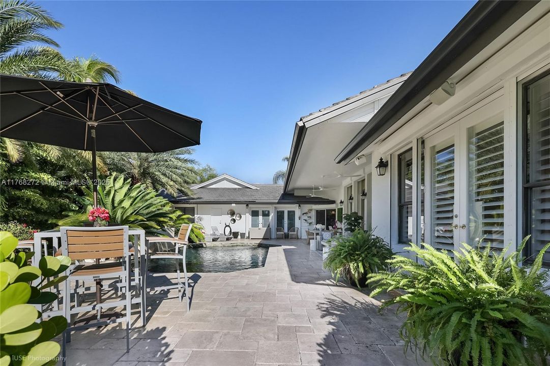 Recently Sold: $3,449,999 (5 beds, 4 baths, 4017 Square Feet)