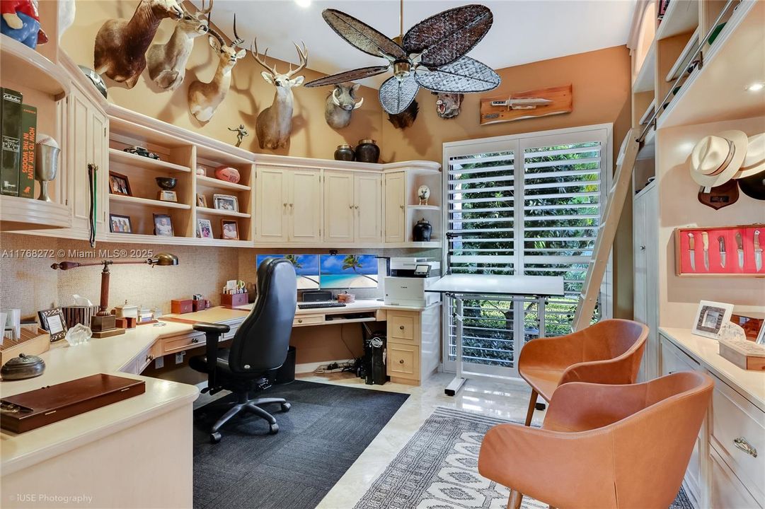 Recently Sold: $3,449,999 (5 beds, 4 baths, 4017 Square Feet)