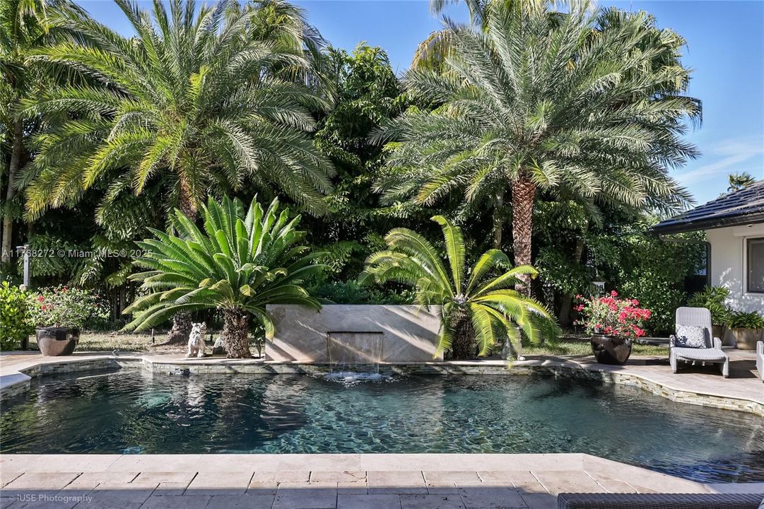 Recently Sold: $3,449,999 (5 beds, 4 baths, 4017 Square Feet)