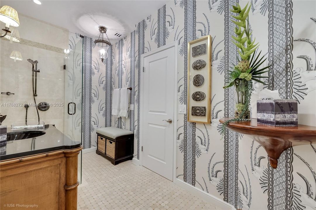 Recently Sold: $3,449,999 (5 beds, 4 baths, 4017 Square Feet)