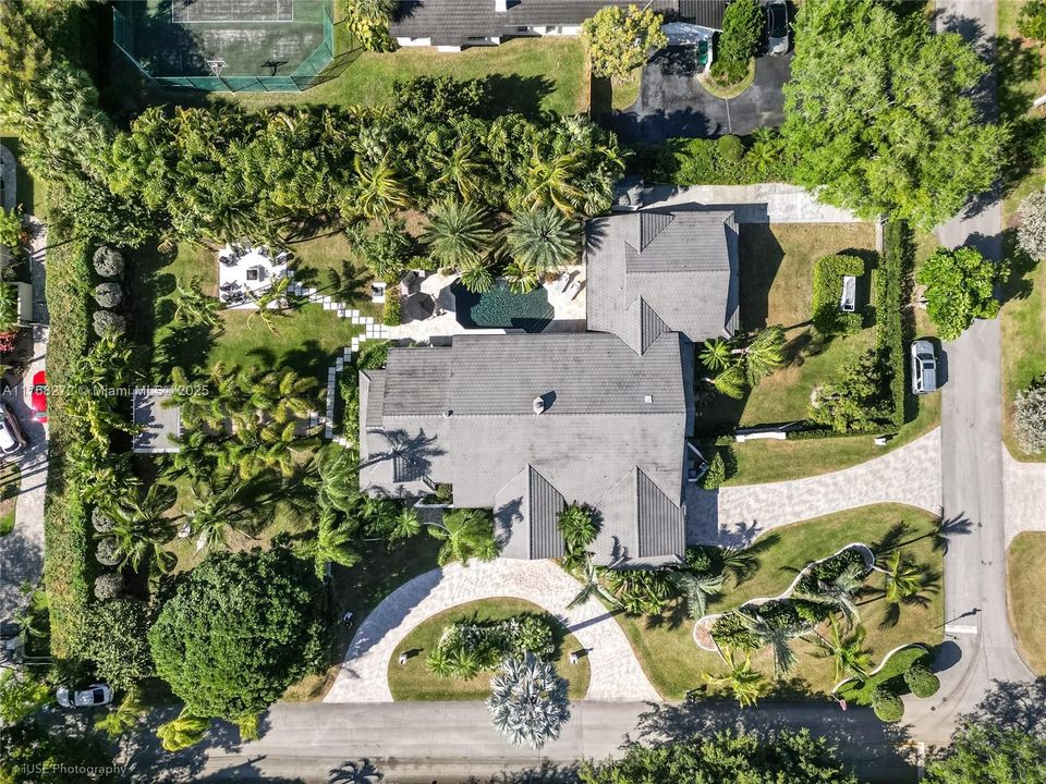 Recently Sold: $3,449,999 (5 beds, 4 baths, 4017 Square Feet)
