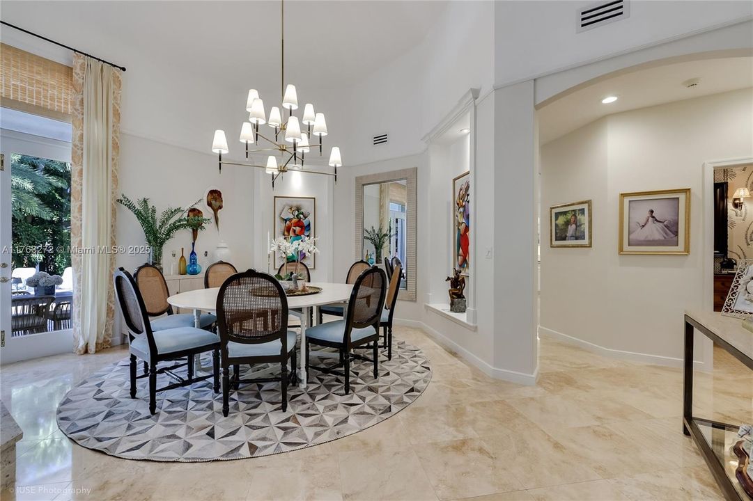 Recently Sold: $3,449,999 (5 beds, 4 baths, 4017 Square Feet)