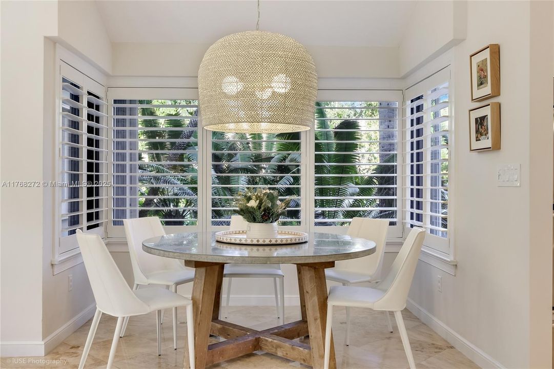 Recently Sold: $3,449,999 (5 beds, 4 baths, 4017 Square Feet)