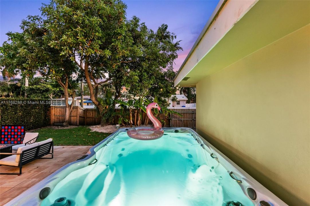 Недавно продано: $789,000 (3 спален, 2 ванн, 1957 Квадратных фут)