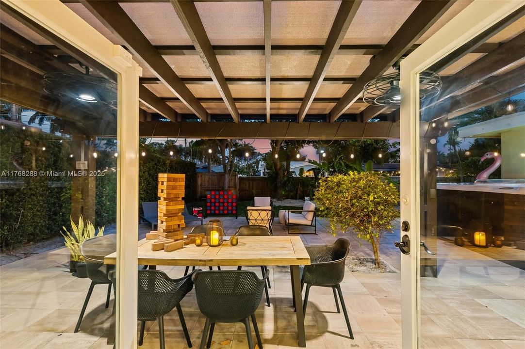 Недавно продано: $789,000 (3 спален, 2 ванн, 1957 Квадратных фут)