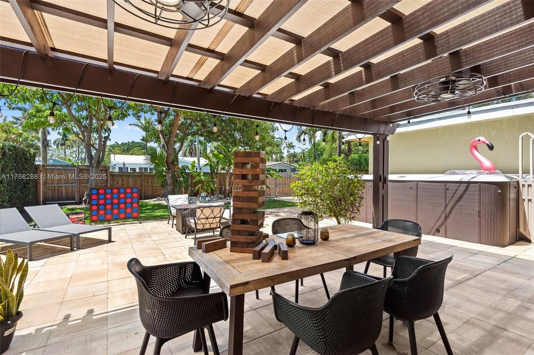 Недавно продано: $789,000 (3 спален, 2 ванн, 1957 Квадратных фут)