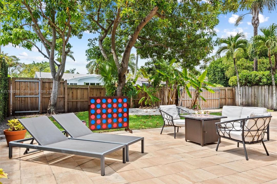 Недавно продано: $789,000 (3 спален, 2 ванн, 1957 Квадратных фут)