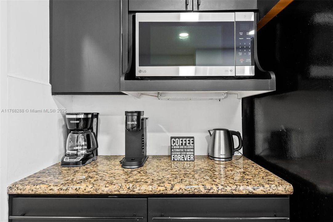 Недавно продано: $789,000 (3 спален, 2 ванн, 1957 Квадратных фут)