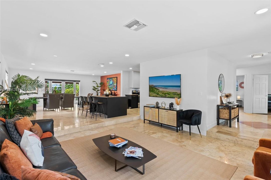 Недавно продано: $789,000 (3 спален, 2 ванн, 1957 Квадратных фут)