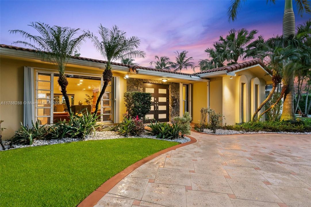 Недавно продано: $789,000 (3 спален, 2 ванн, 1957 Квадратных фут)