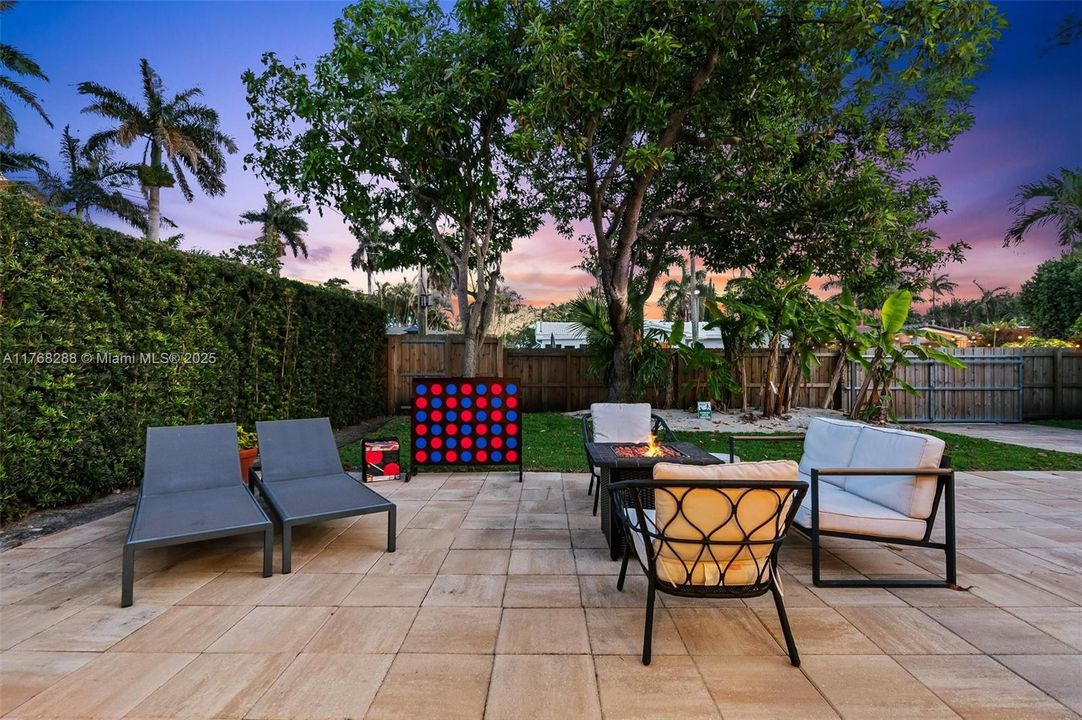 Недавно продано: $789,000 (3 спален, 2 ванн, 1957 Квадратных фут)