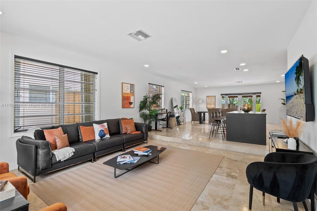 Недавно продано: $789,000 (3 спален, 2 ванн, 1957 Квадратных фут)