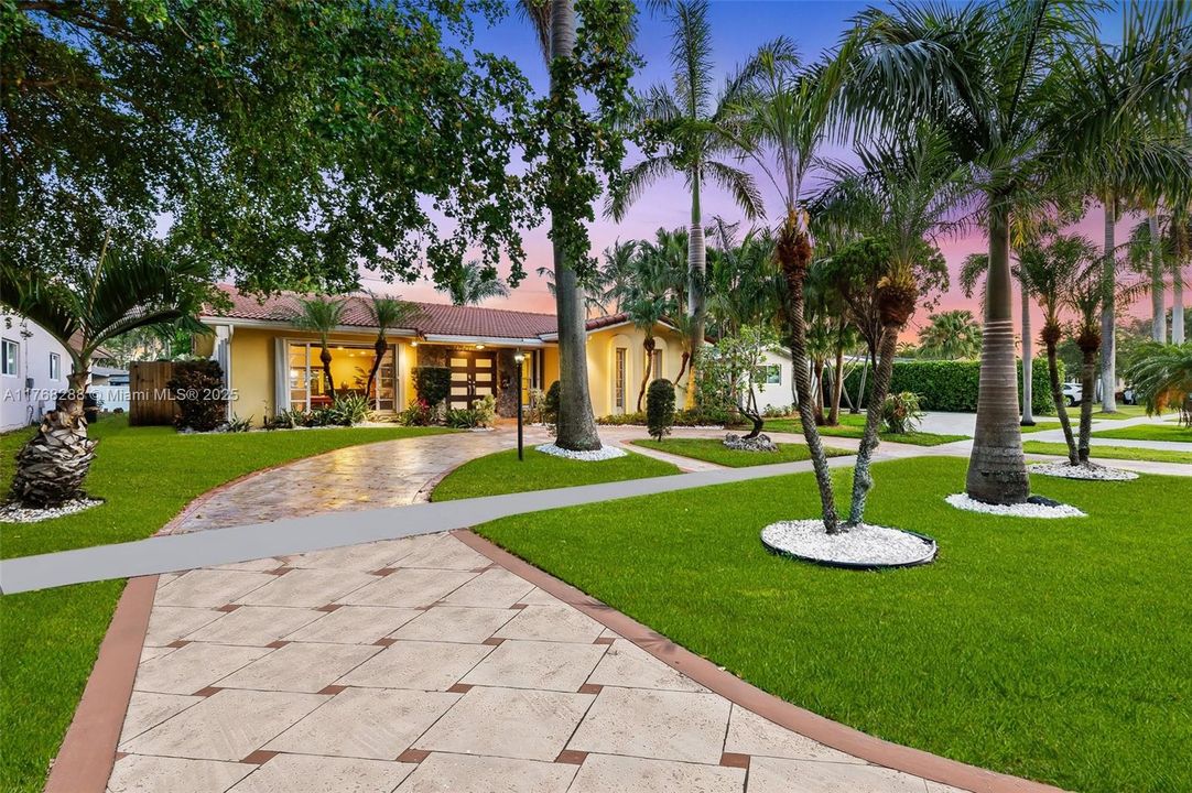 Недавно продано: $789,000 (3 спален, 2 ванн, 1957 Квадратных фут)