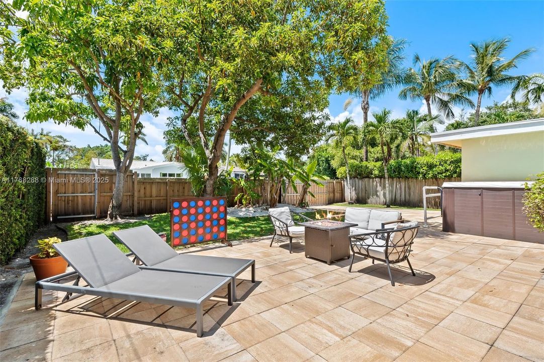 Недавно продано: $789,000 (3 спален, 2 ванн, 1957 Квадратных фут)