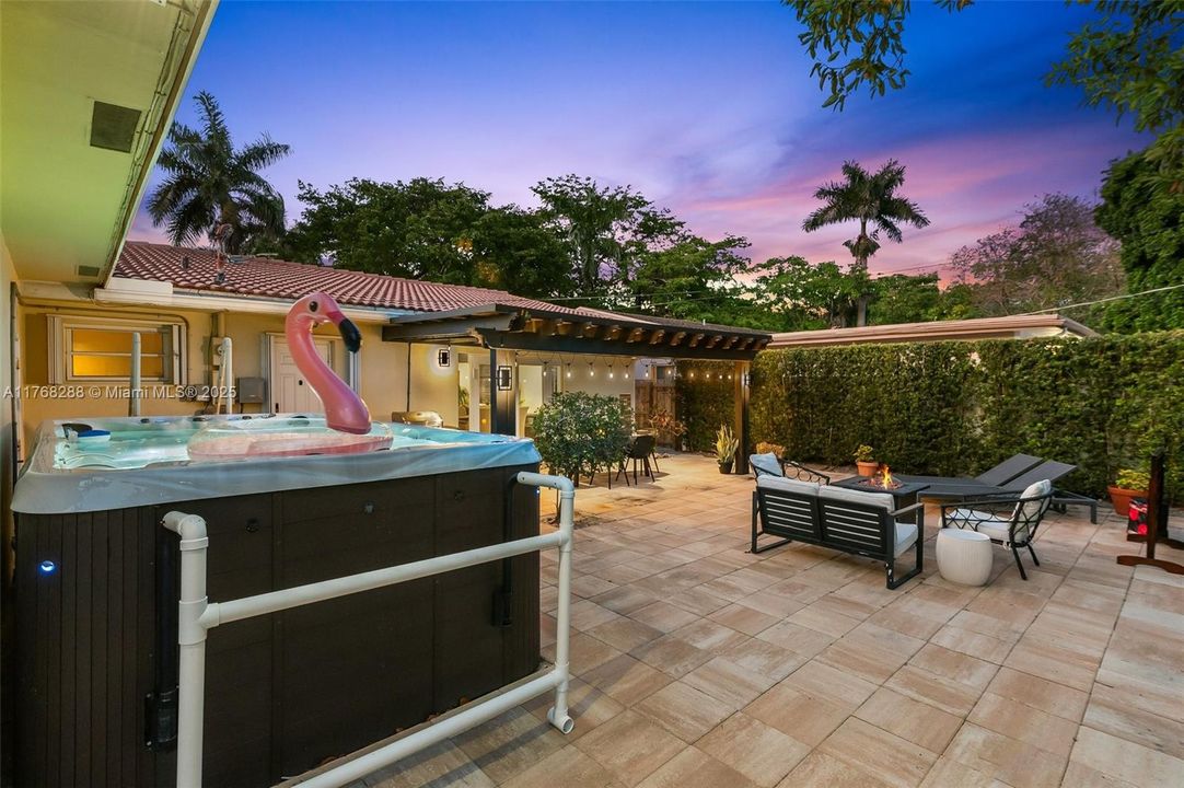 Недавно продано: $789,000 (3 спален, 2 ванн, 1957 Квадратных фут)