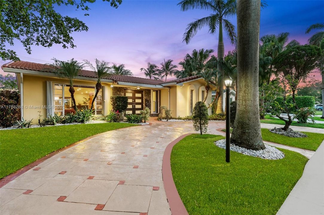 Недавно продано: $789,000 (3 спален, 2 ванн, 1957 Квадратных фут)