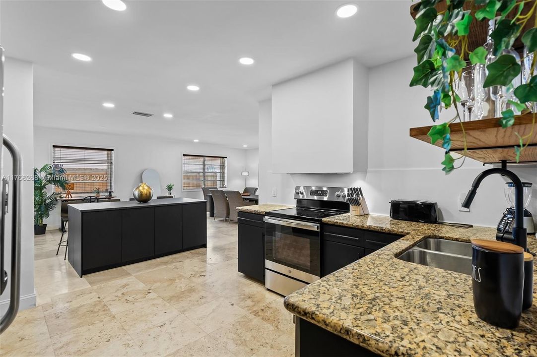 Недавно продано: $789,000 (3 спален, 2 ванн, 1957 Квадратных фут)