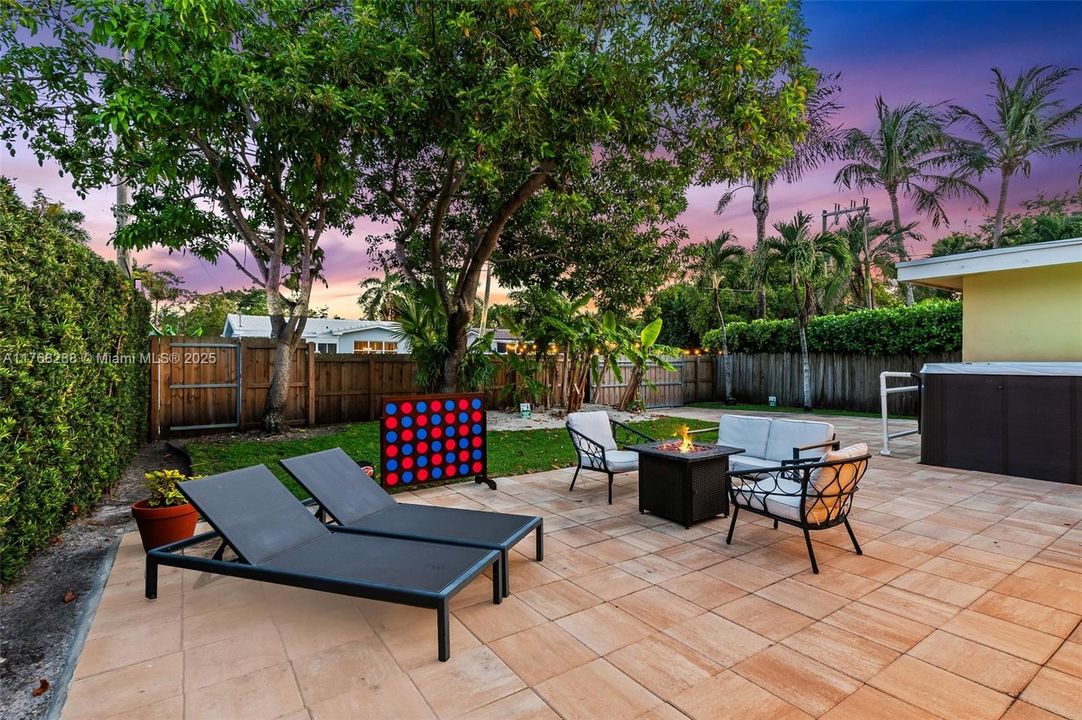 Недавно продано: $789,000 (3 спален, 2 ванн, 1957 Квадратных фут)